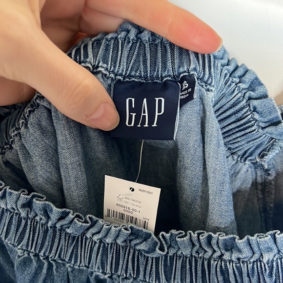 Gap - Picture 2 of 6